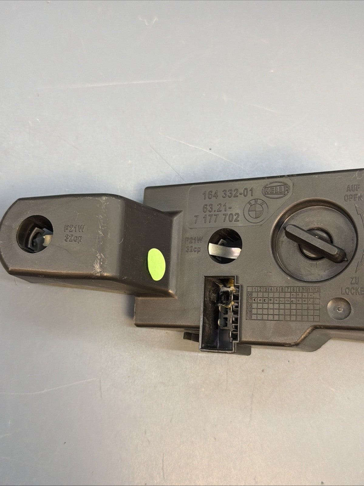 For BMW E60 528i 535i Genuine Right Bulb Carrier Taillight 63 21 7 177 702