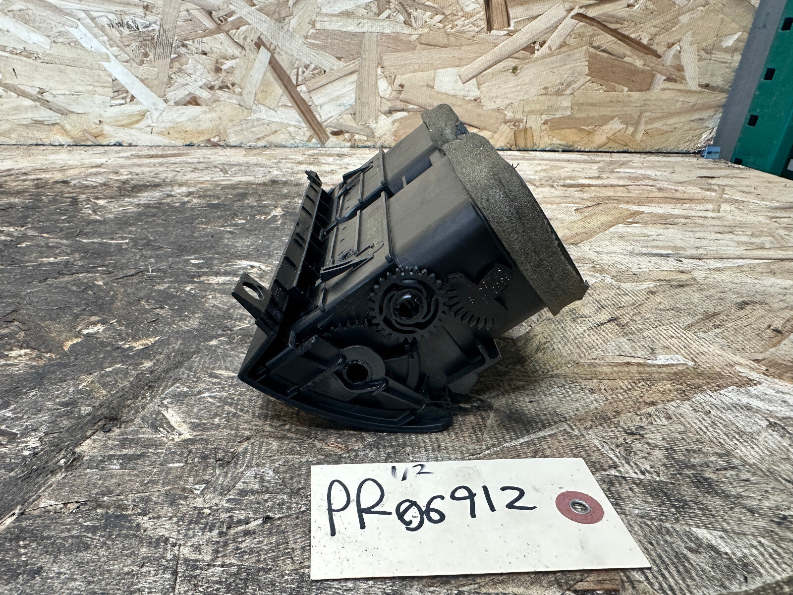 BMW 1997-2006 E46 3 SERIES BLACK CENTER INTERIOR VENT ASSEMBLY OEM 8361895