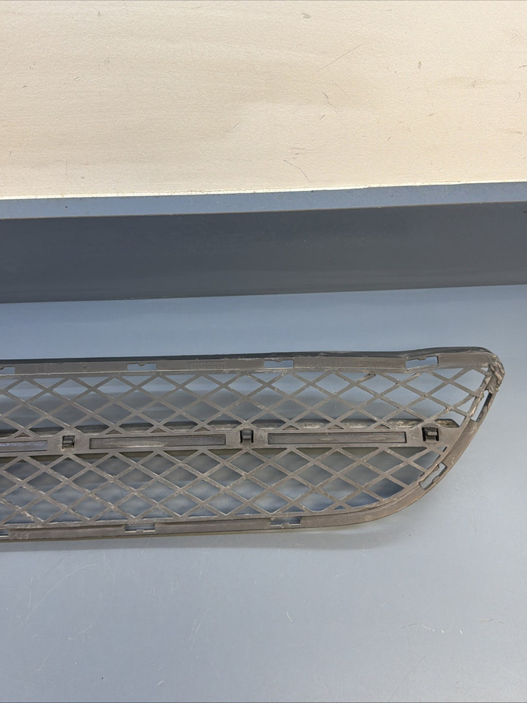 06-08 BMW E90 335 325 328 330 Center Lower Bumper Grille 7134074