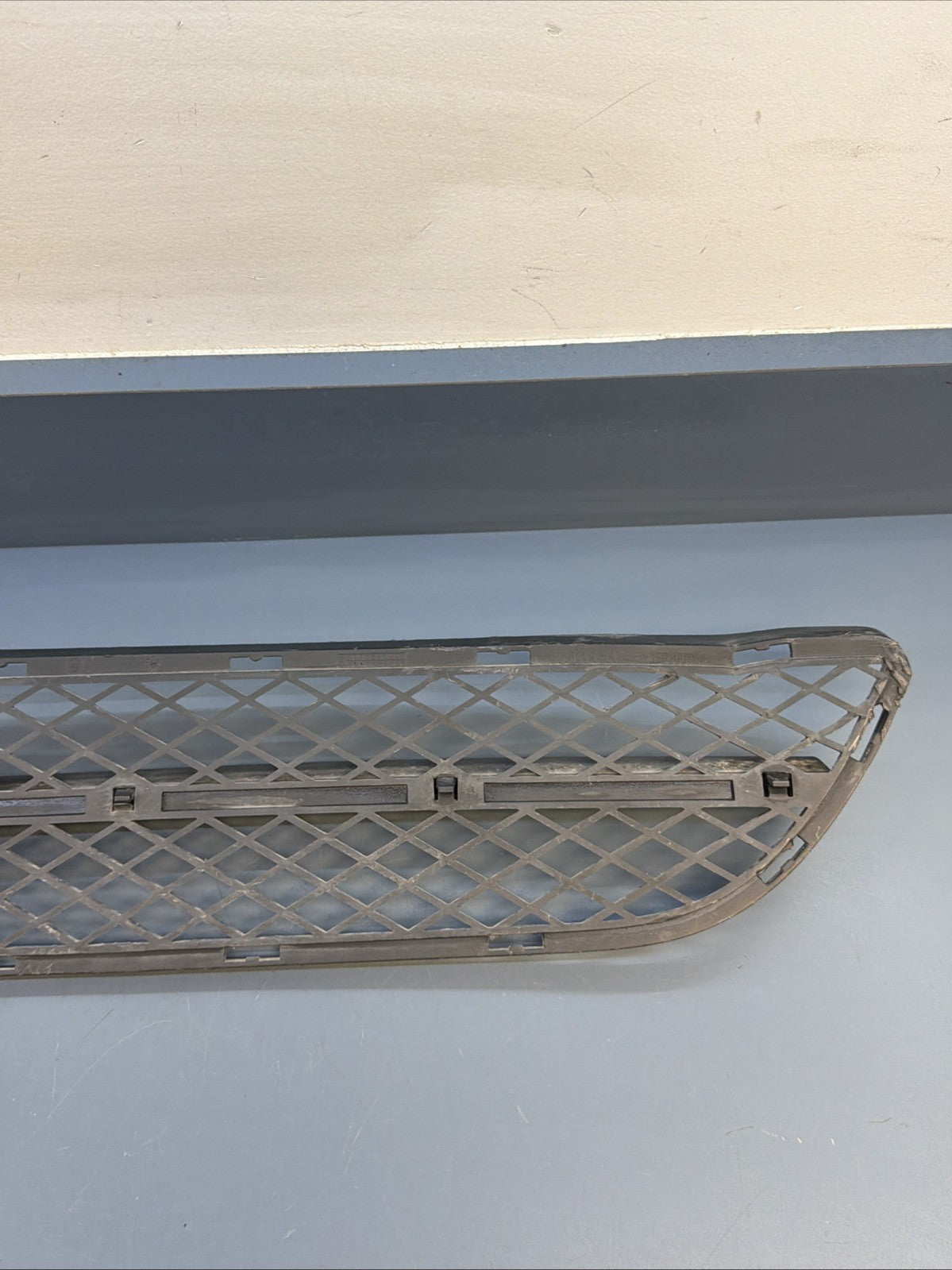 06-08 BMW E90 335 325 328 330 Center Lower Bumper Grille 7134074