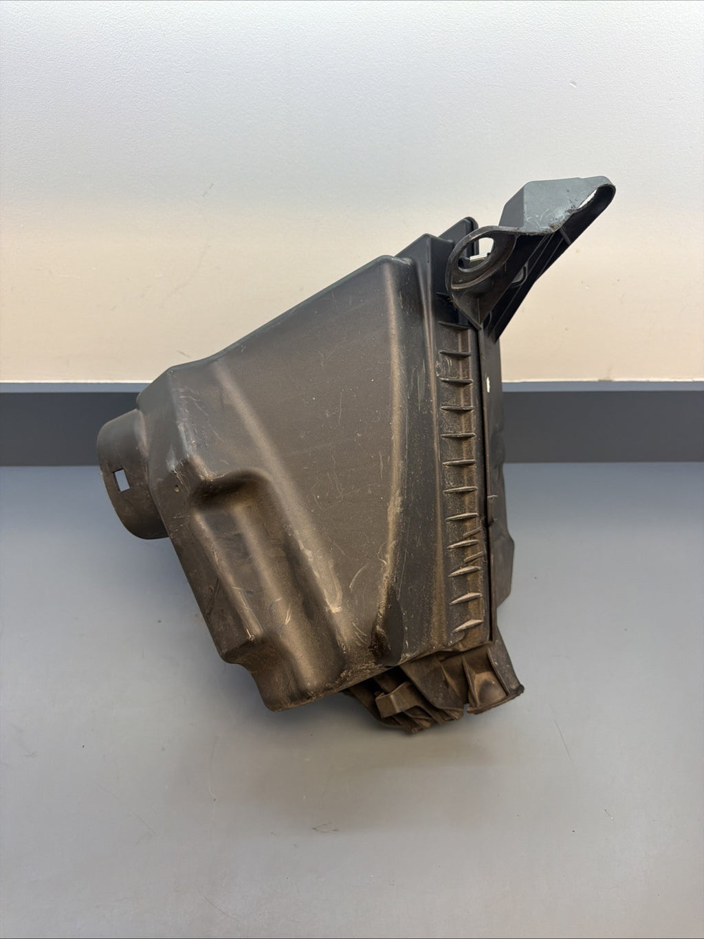 12-15 BMW X1 E84 28i Airbox Air Cleaner Assembly N20 7588280