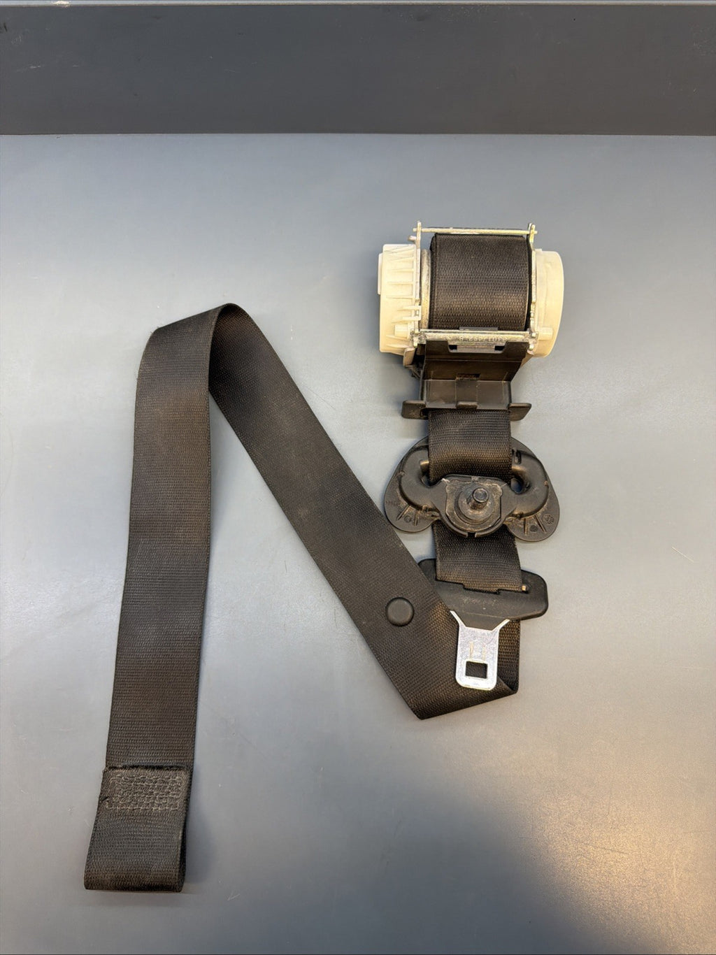 08-13 BMW E90 E92 E93 M3 OEM Coupe Front Left Seat Belt Retractor Black 34023561