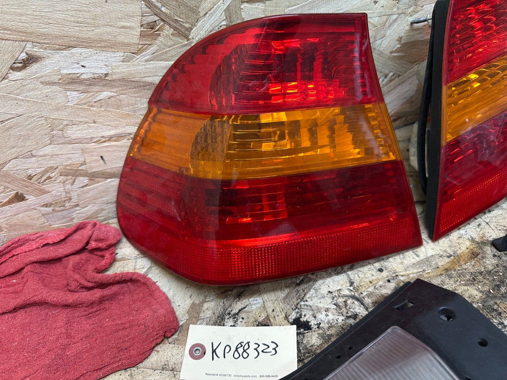 BMW E46 1999/2005 REAR TRUNK TAIL LIGHT L+R COMPLETE OEM BMW 6946533/6946534