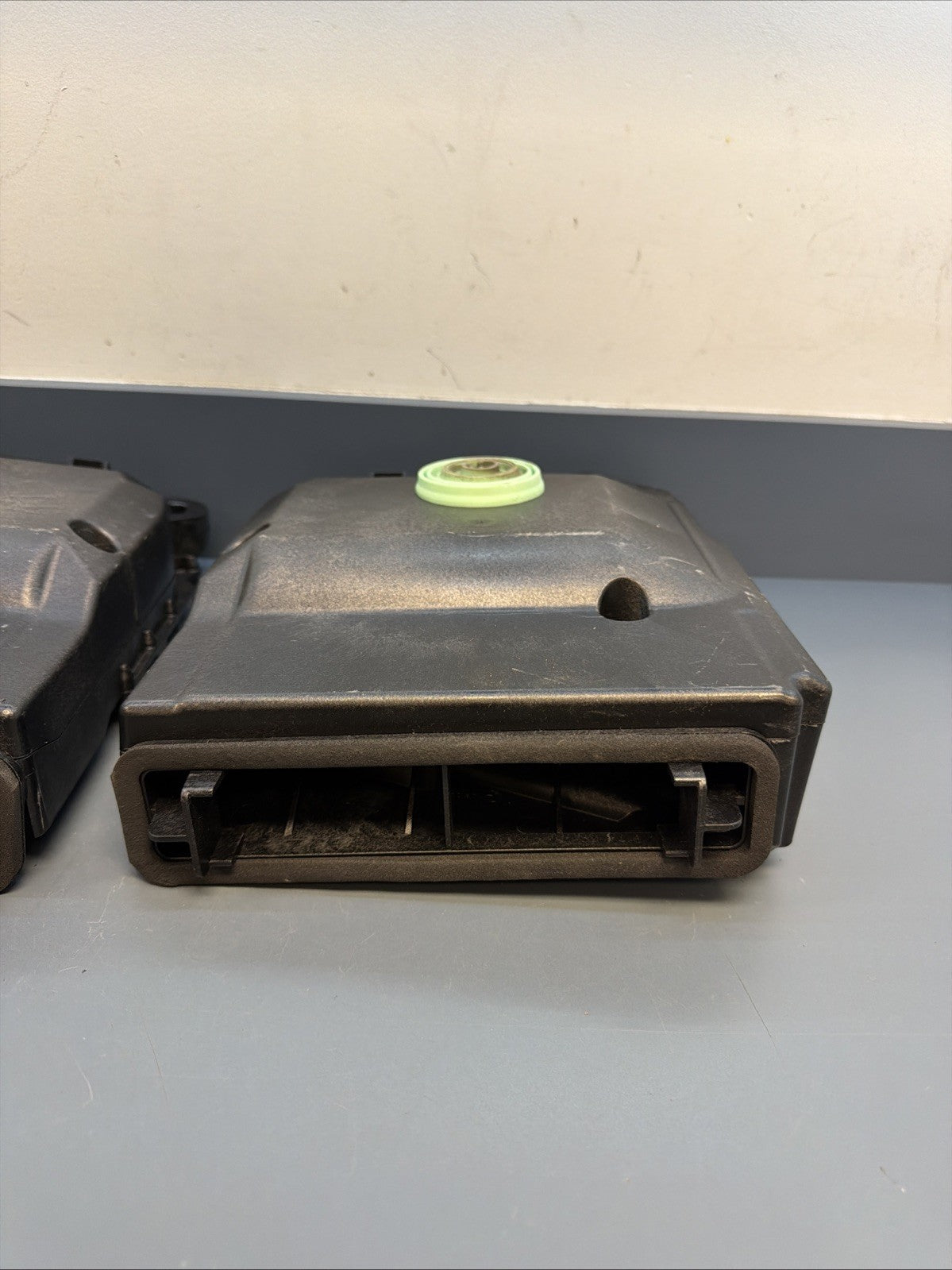 08-13 BMW E92 E90 3 SER FRONT LEFT & RIGHT HI-FI SUBWOOFER SET 9143143 9143144