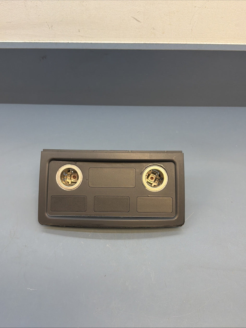 2004 2005 2006 2007 Fit BMW E60 Rear Console Cigarette Lighter Trim Unit 7034100