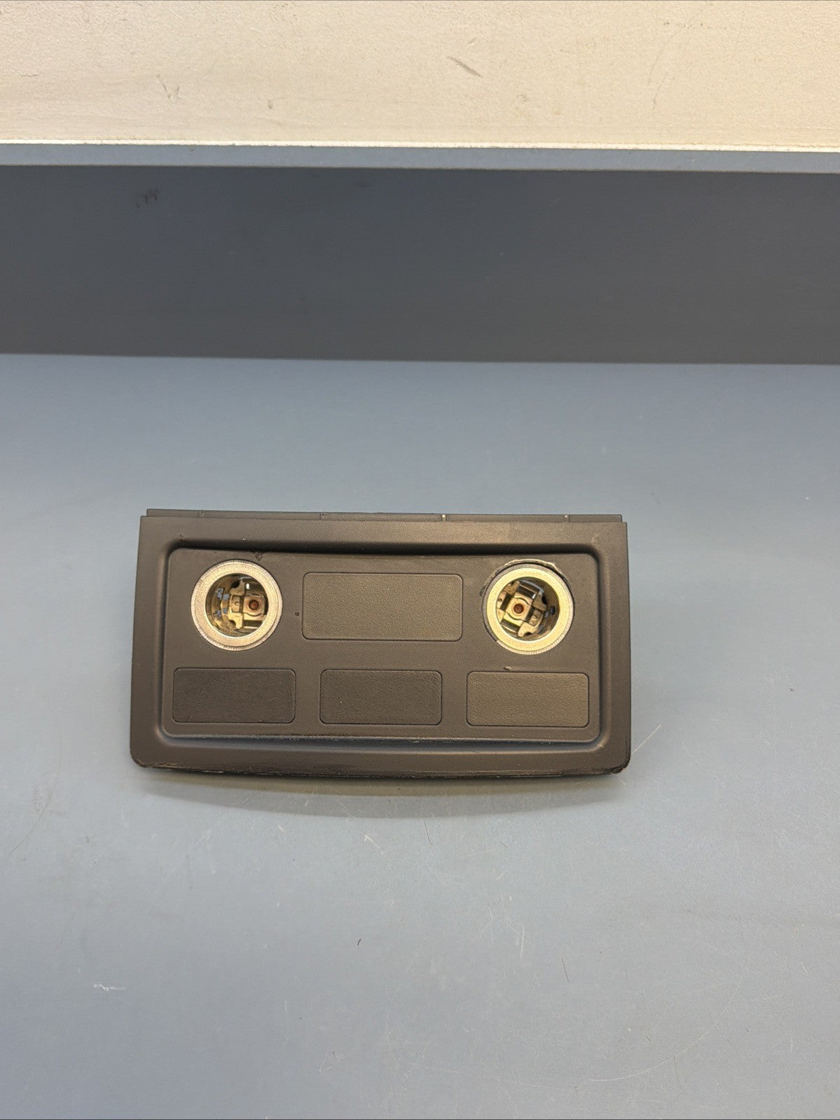 2004 2005 2006 2007 Fit BMW E60 Rear Console Cigarette Lighter Trim Unit 7034100