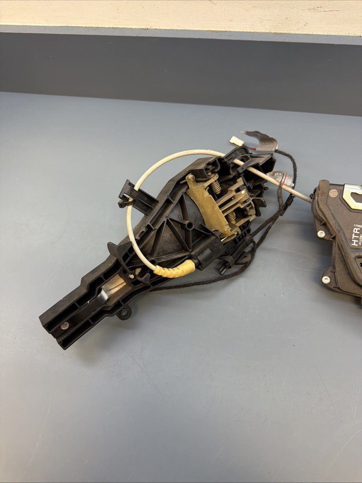 06-11 BMW E90 E91 3 Series Rear Right Door Lock Latch Actuator W HANDLE 7060296