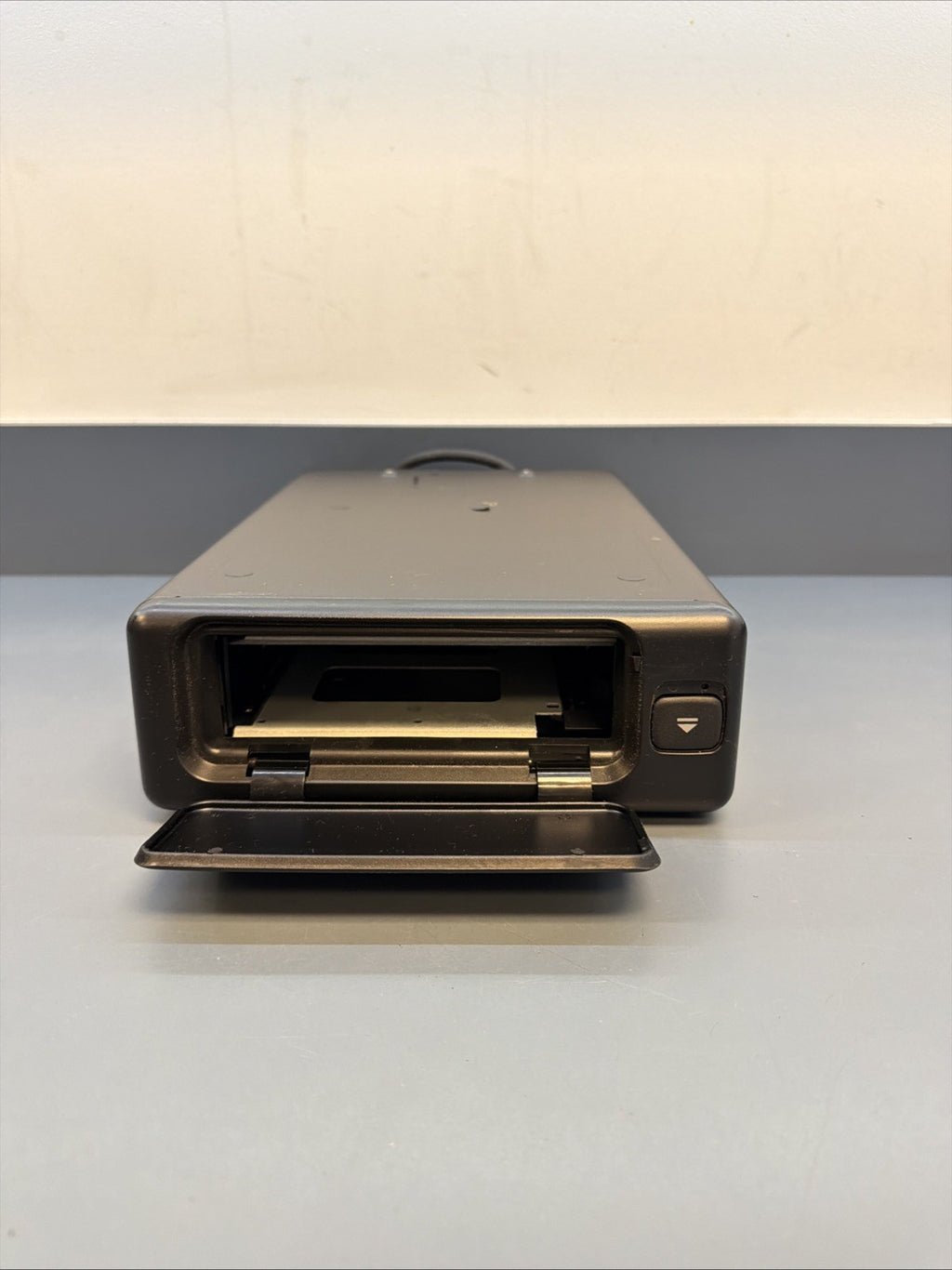 BMW 6 DISK CD Changer E38 740i OEM 65.12-8361058