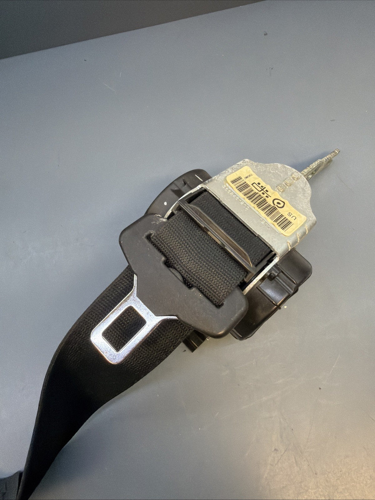 2006-2011 BMW E90 335i RIGHT CENTER REAR SEAT BELT RETRACTOR OEM 617531500A