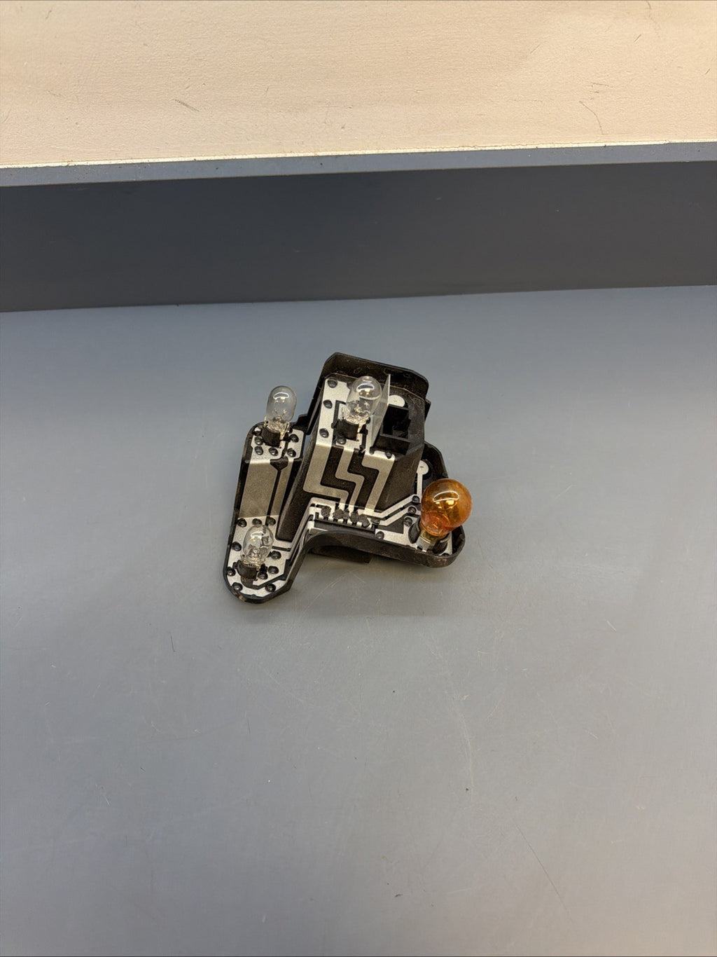 BMW 3 SERIES E92 PASSENGER SIDE REAR OUTER LIGHT BULB HOLDER SOCKET 7174407