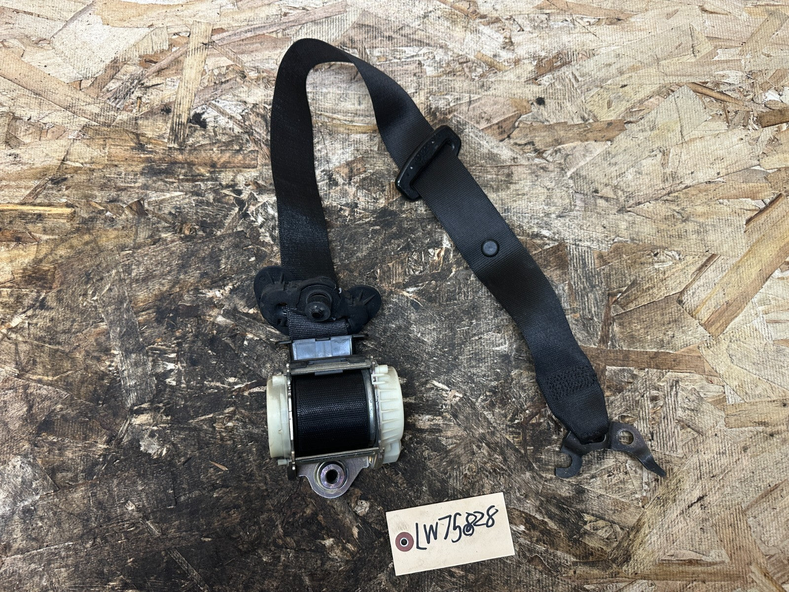 BMW 2005-2009 E90 FRONT RIGHT DRIVER SEAT BELT OEM 33017492/33059848