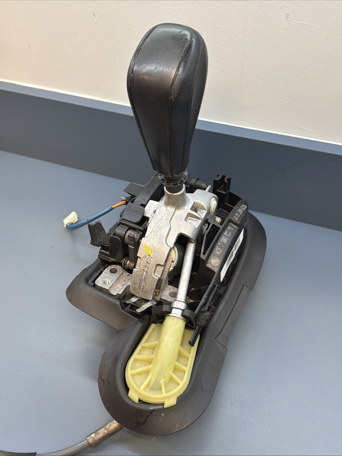 07-13 BMW E90 E91 E92 OEM AUTOMATIC TRANSMISSION GEAR SHIFTER W CABLE 7580923
