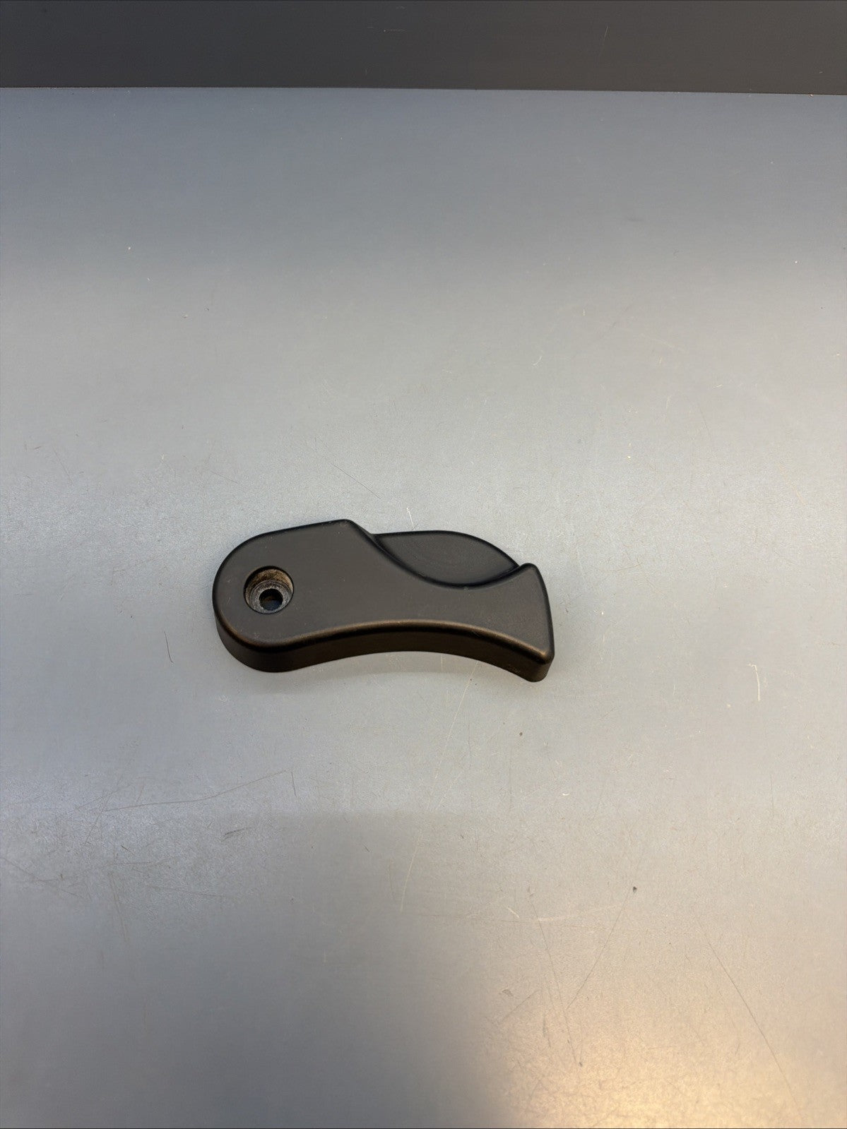 06-15 BMW E87 E90 E92 X1 X3 328i 335 Hood Release Handle Bracket Mount 7058117
