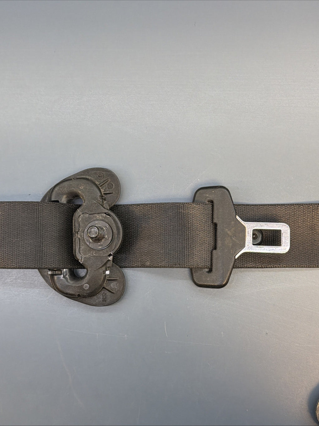 2004-2010 BMW 528xi Seat Belt Assembly Front Left Side 601629800D OEM