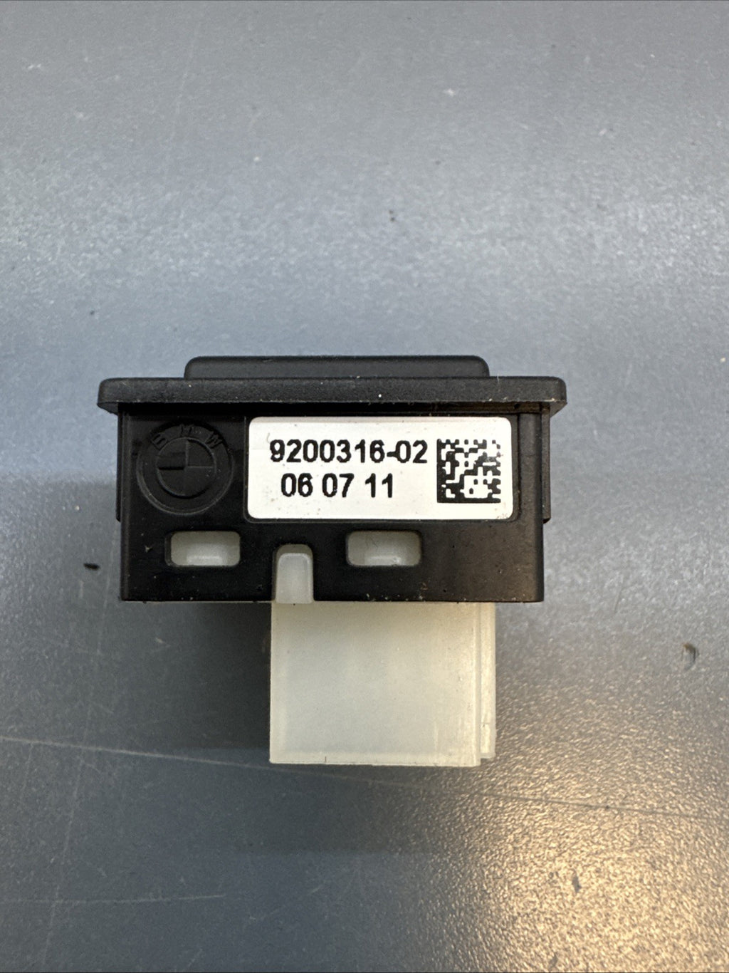 BMW E90 E60 F13 F02 F30 F10 FRONT LOWER TRUNK UNLOCK BUTTON SWITCH OEM