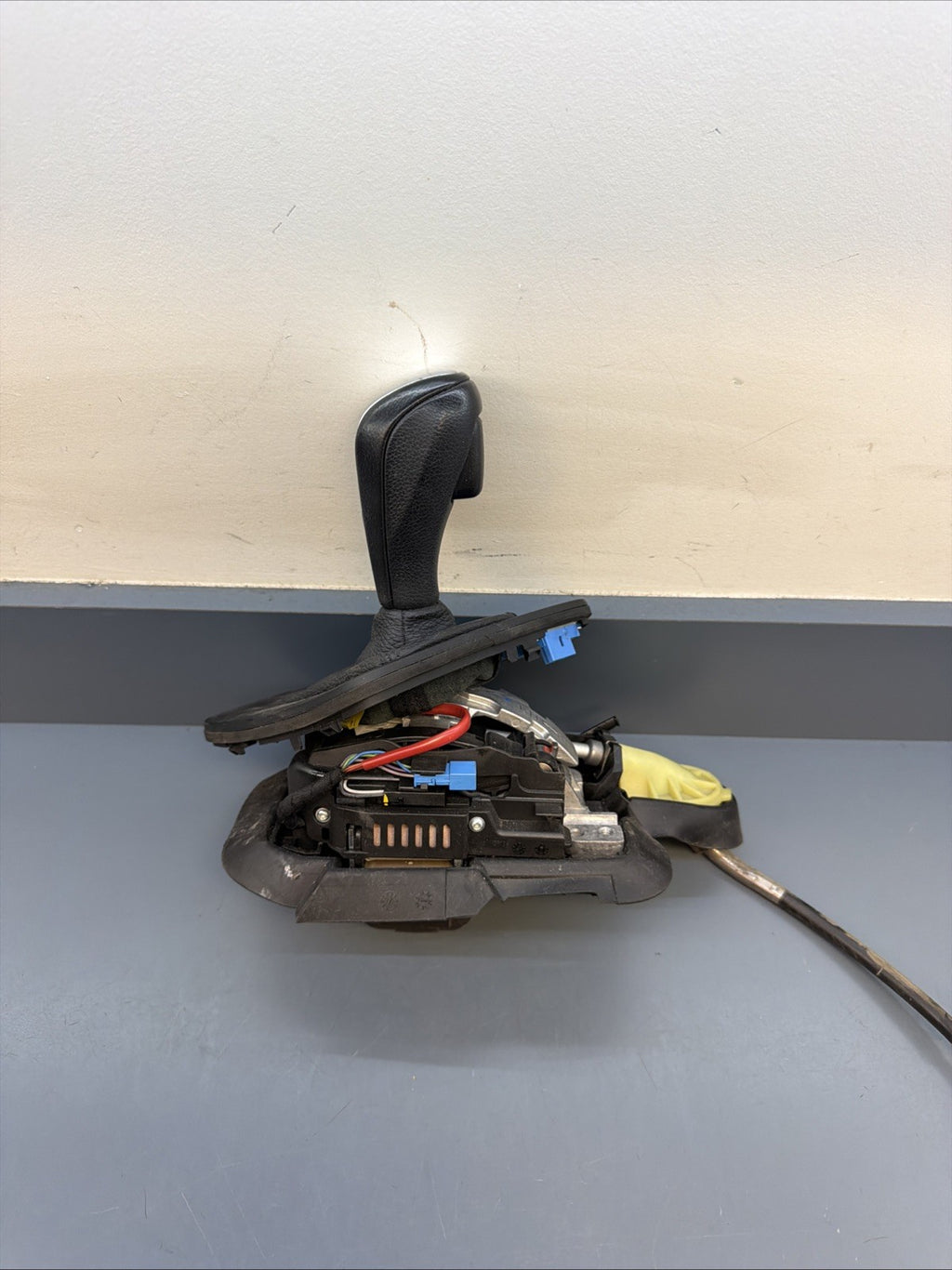 BMW 2006-2013 E90 E92 AUTOMATIC TRANSMISSION GEAR SELECTOR/SHIFTER OEM 7603763
