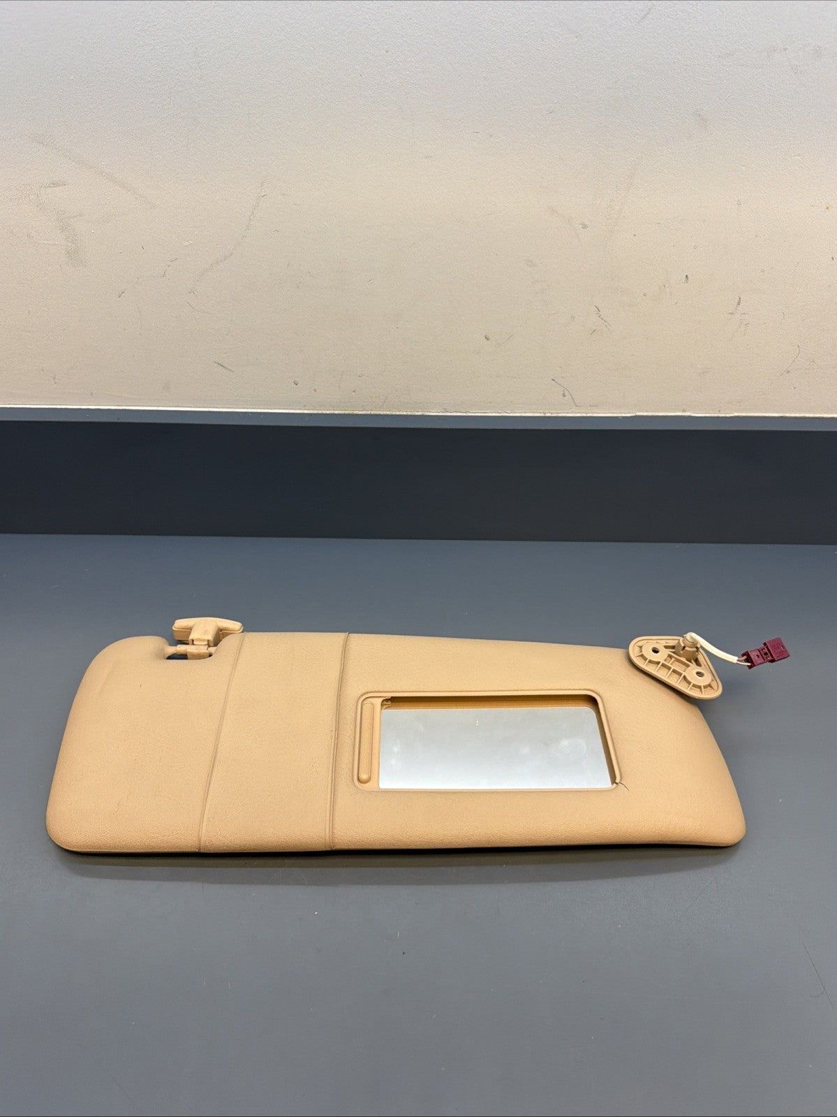00–05 BMW E46 325i Right Light Sun Visor Mirror Leather OEM 6905983 BEIGE