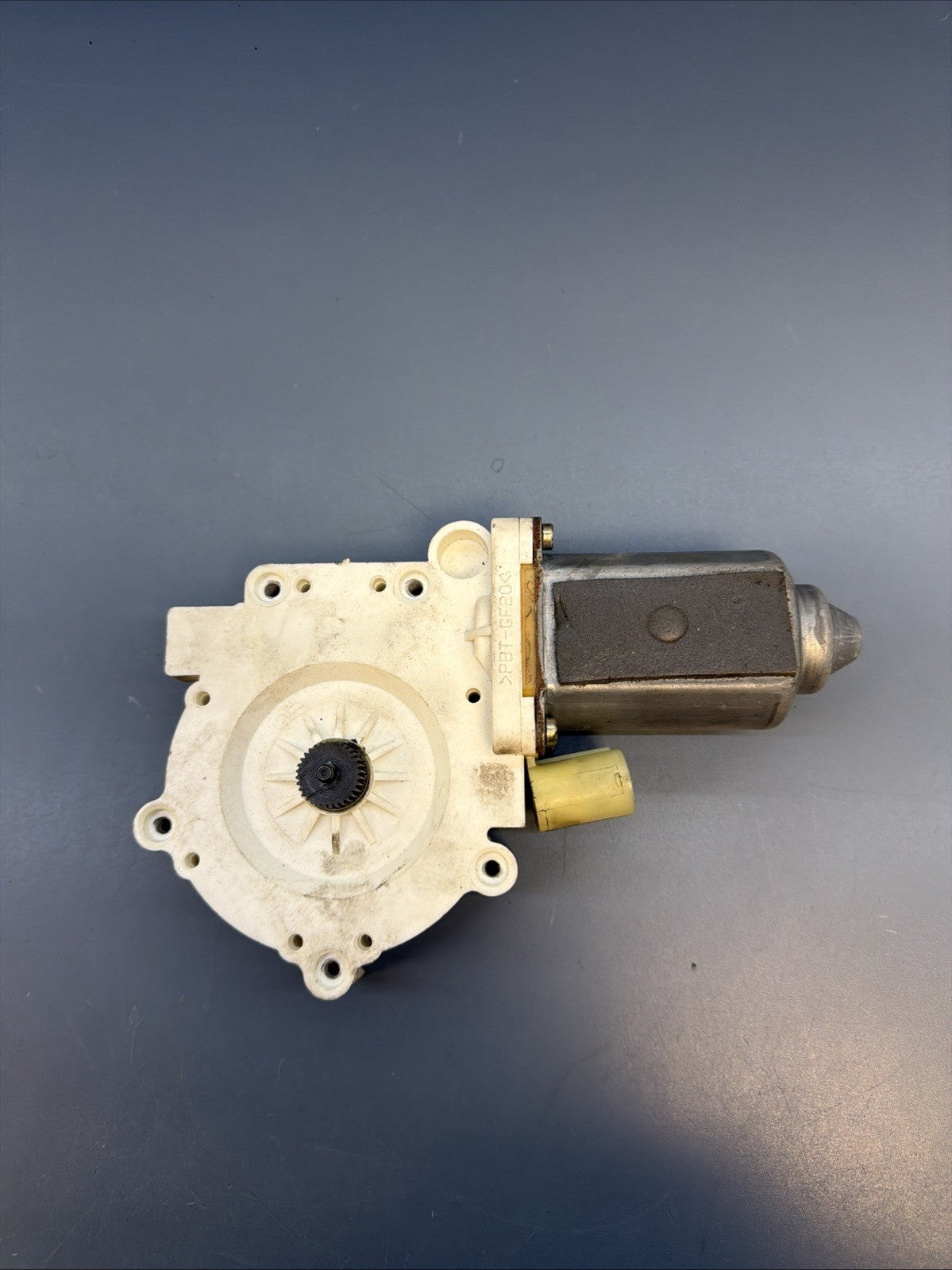 BMW E39 M5 540i 530i 525i PASSENGER FRONT WINDOW REGULATOR MOTOR 8360512