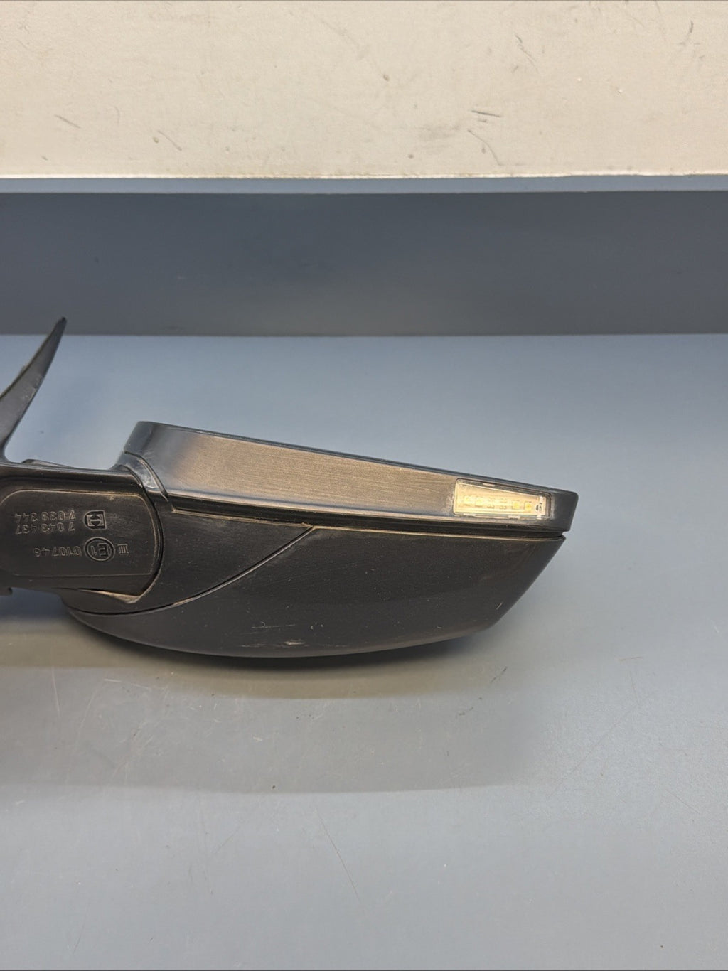 2006-2010 BMW 528i Front Right Side Door Side View Mirror Assembly 7043437 OEM