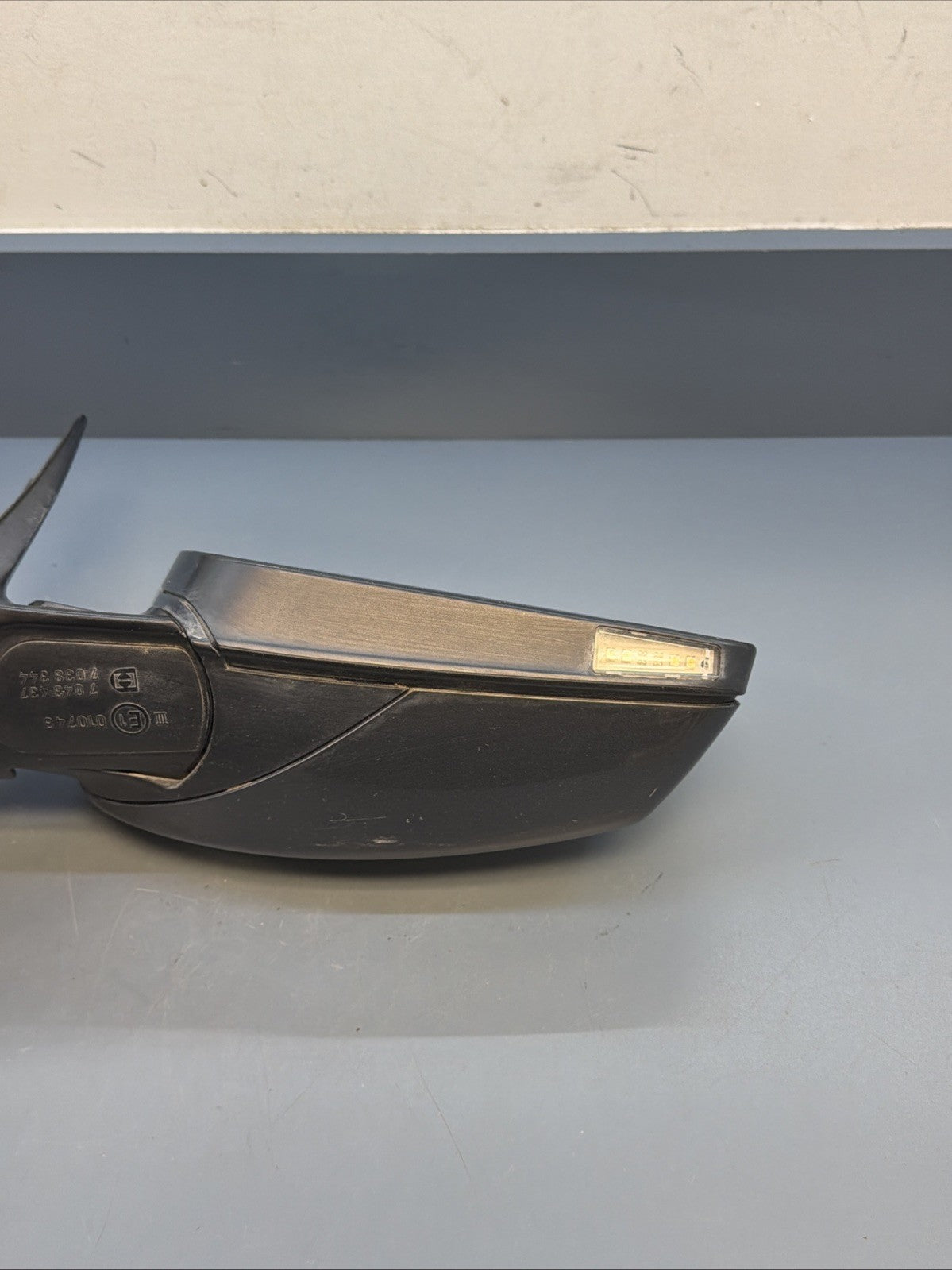 2006-2010 BMW 528i Front Right Side Door Side View Mirror Assembly 7043437 OEM