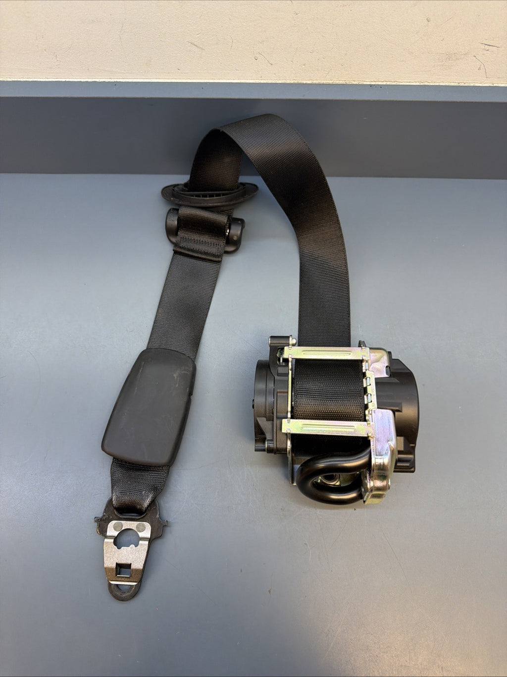 2018-2022 BMW X2 Right Front Seat Belt Retractor 642553900A OEM