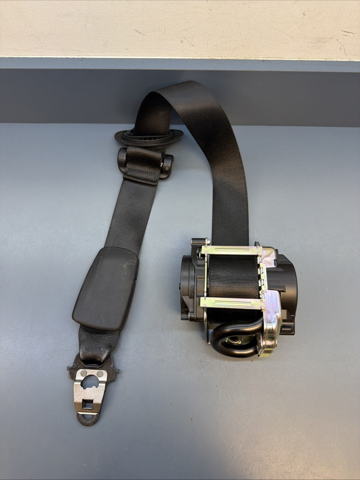 2018-2022 BMW X2 Right Front Seat Belt Retractor 642553900A OEM