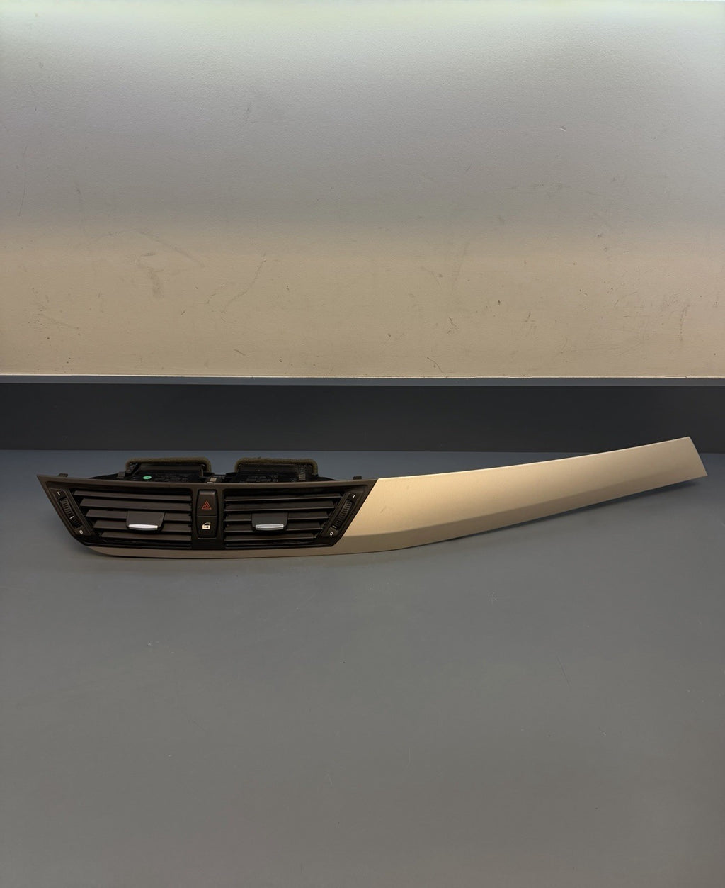 2012-2015 BMW X1 E84 FRONT DASH CENTER AIR VENT GRILLE W/ MOLDING TRIM 9258354