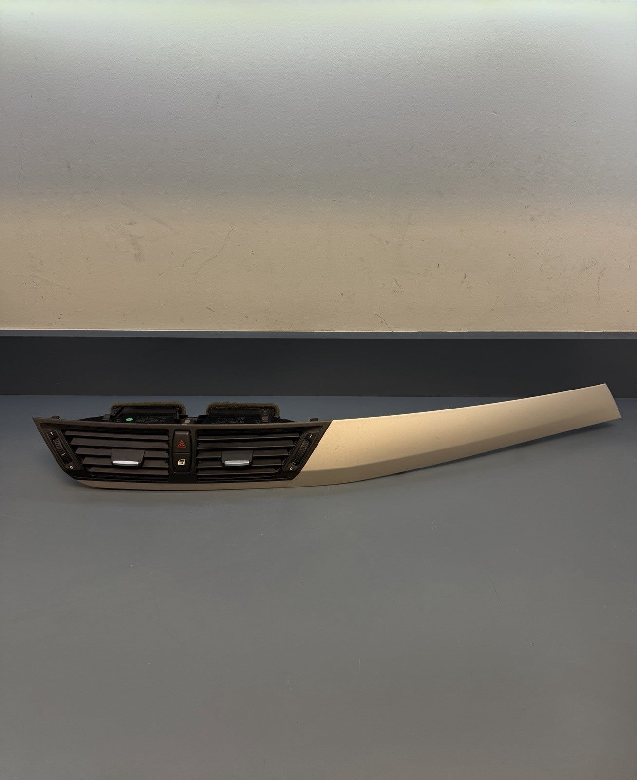 2012-2015 BMW X1 E84 FRONT DASH CENTER AIR VENT GRILLE W/ MOLDING TRIM 9258354
