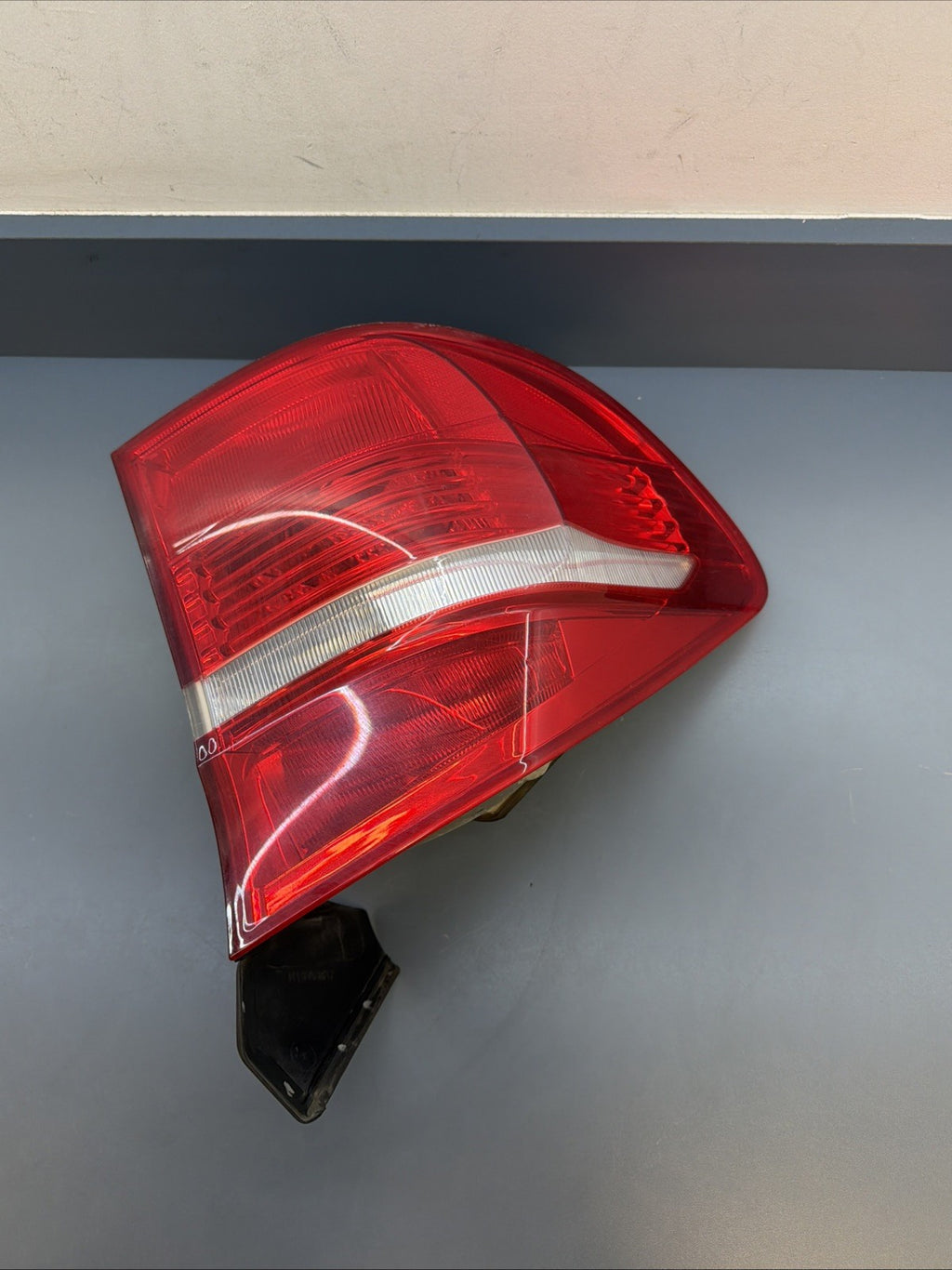 BMW E70 X5 LEFT REAR OUTER BRAKE TAIL LIGHT LAMP 7200819 OEM