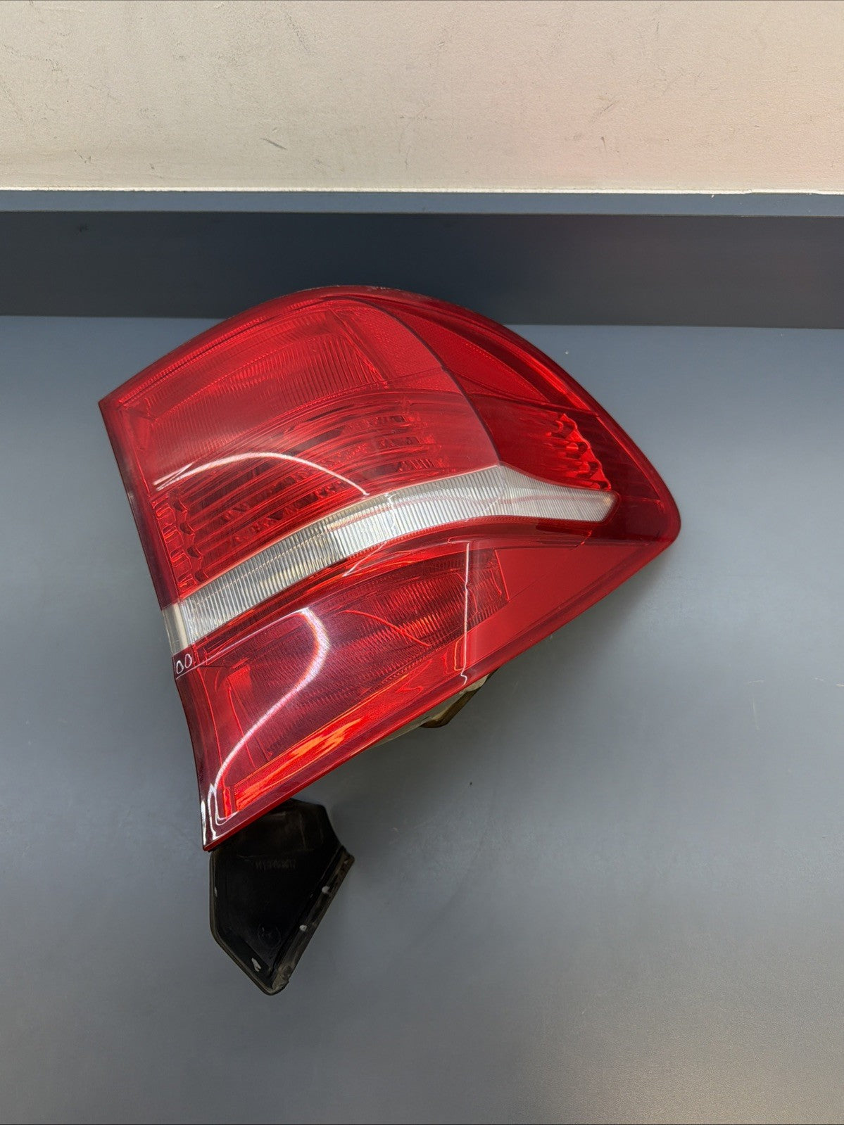 BMW E70 X5 LEFT REAR OUTER BRAKE TAIL LIGHT LAMP 7200819 OEM