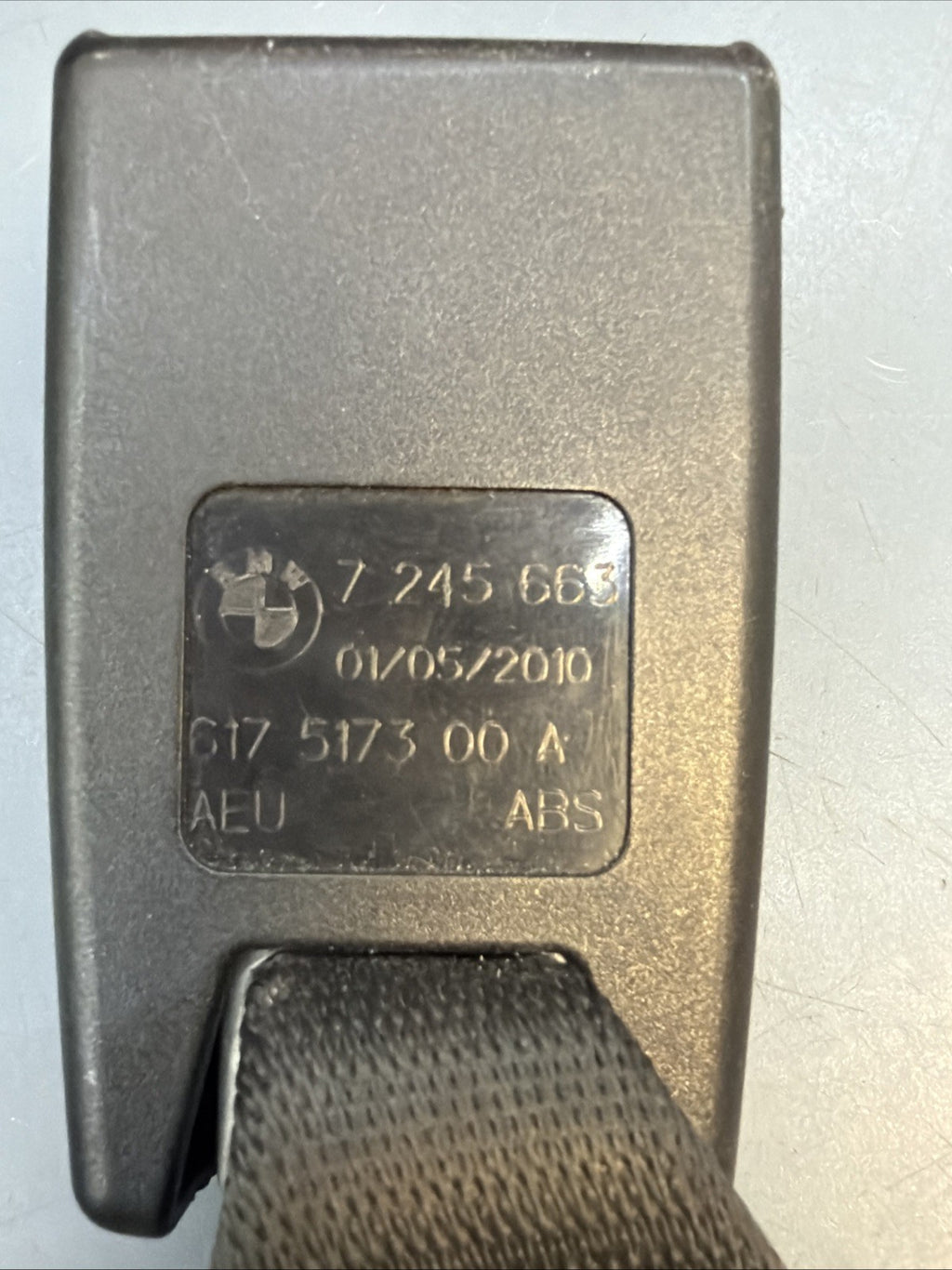 2009-2011 BMW E90 E91 3-Series Rear Center Seat Belt Buckle Catch OEM 7245663