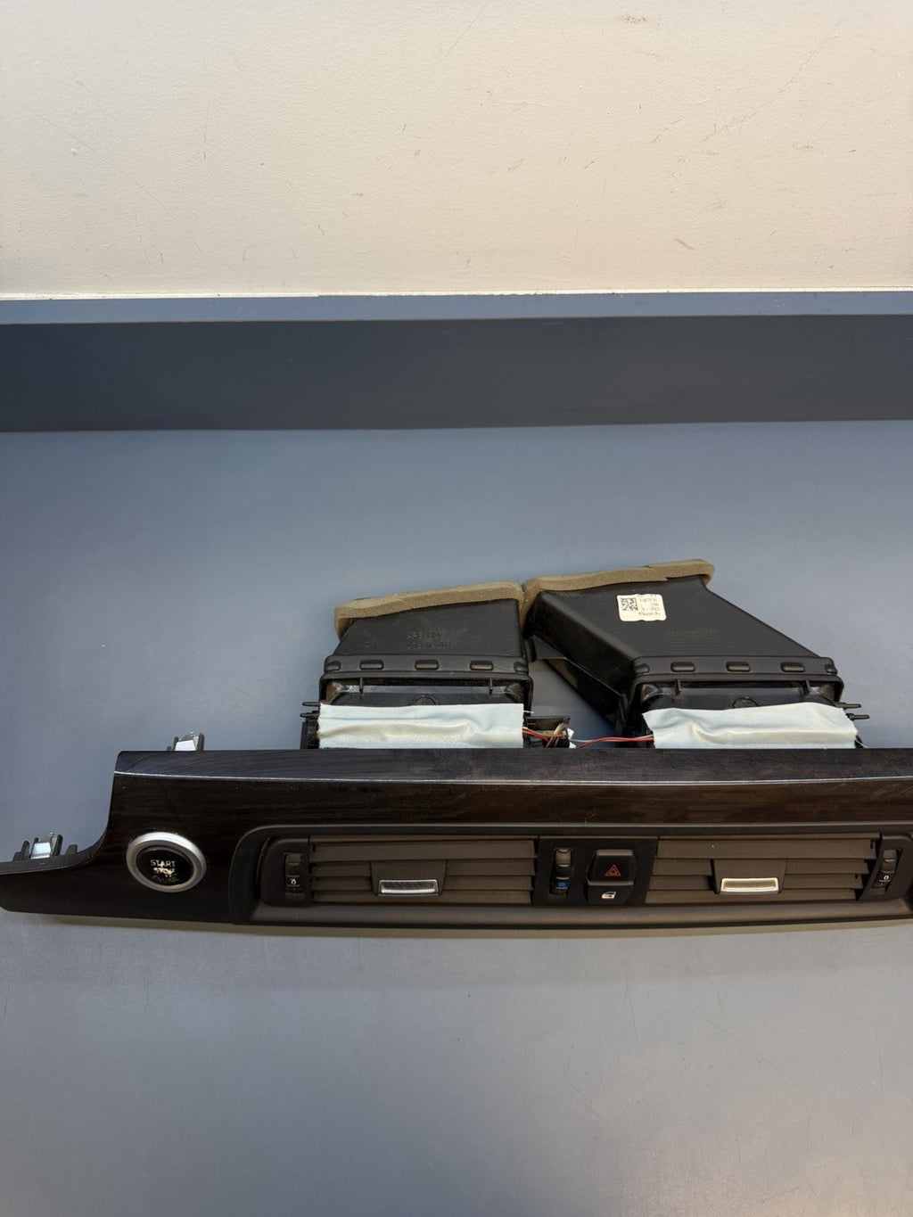 2011-2013 BMW 535I CENTER DASH AIR VENT WITH TRIM MOLDING OEM 9192936-06