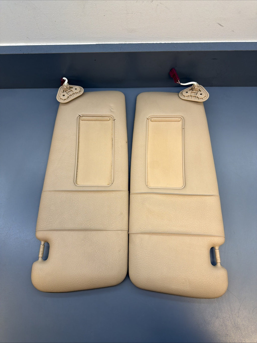 00–05 BMW E46 325i Right & Left Light Sun Visor Mirror Leather Set OEM 6905983