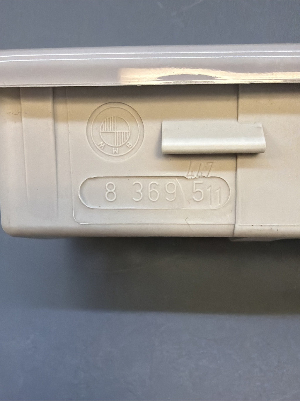 1997-2003 BMW E38 E39 Overhead upper dome light lamp switch panel OEM 8369511