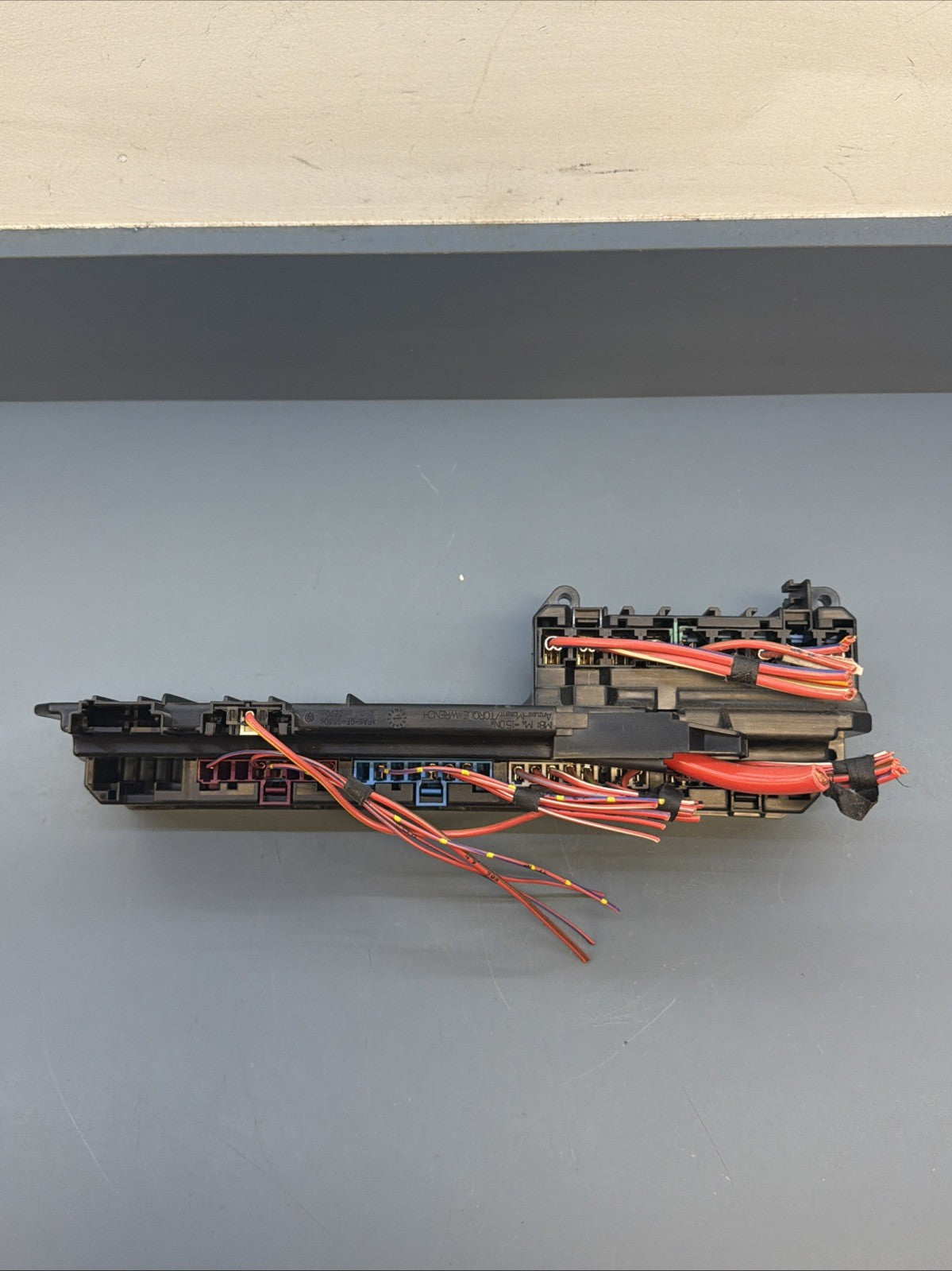 OEM BMW E60 E63 E64 Front Power Distribution Fusebox Fuse Relay Box 6957330