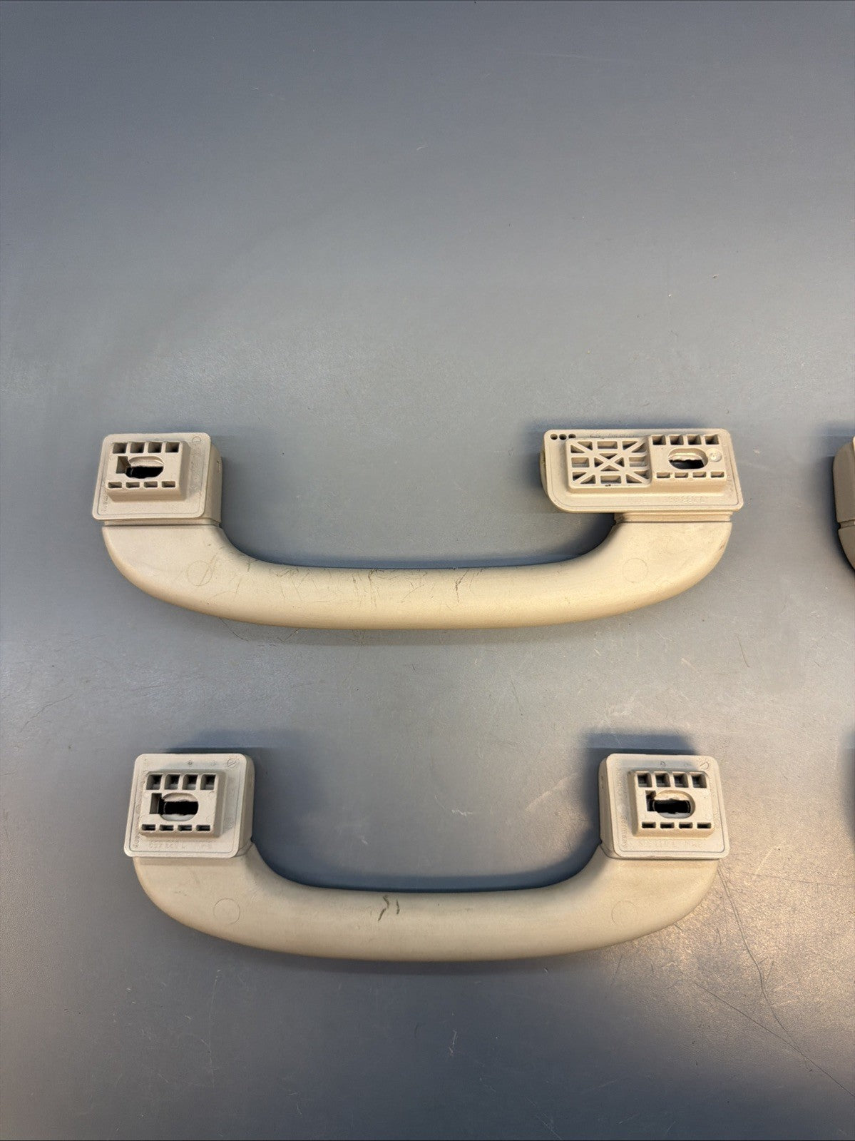 04-07 BMW E60 530i 525i 550 FRONT REAR LEFT RIGHT UPPER HANDLE 7033662