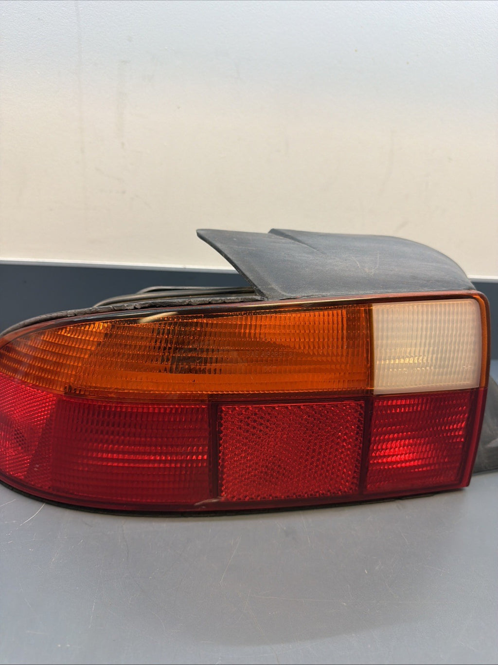 96-00 BMW Z3 ROADSTER REAR LEFT DRIVER SIDE TAIL LIGHT BRAKE STOP LAMP 8389713