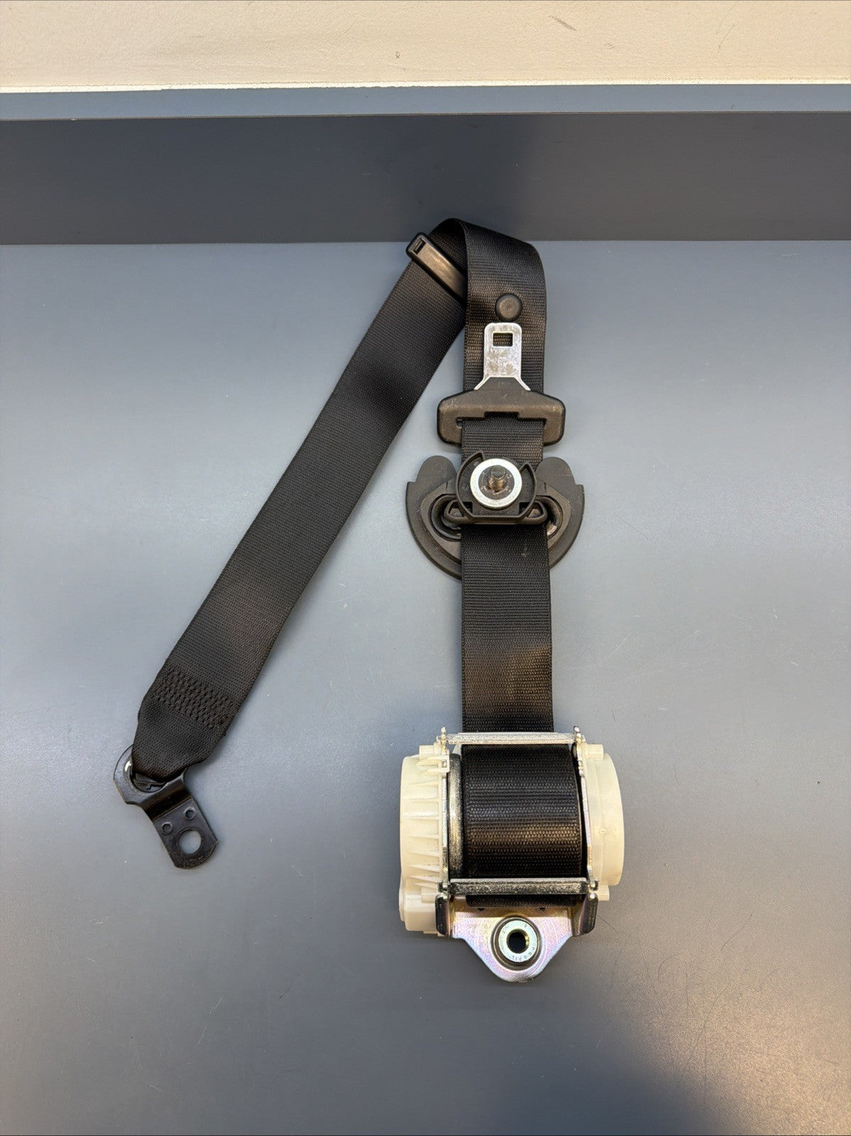 2004 - 2010 BMW X3 E83 FRONT LEFT DRIVER SIDE SEAT BELT STRAP 34003071B OEM