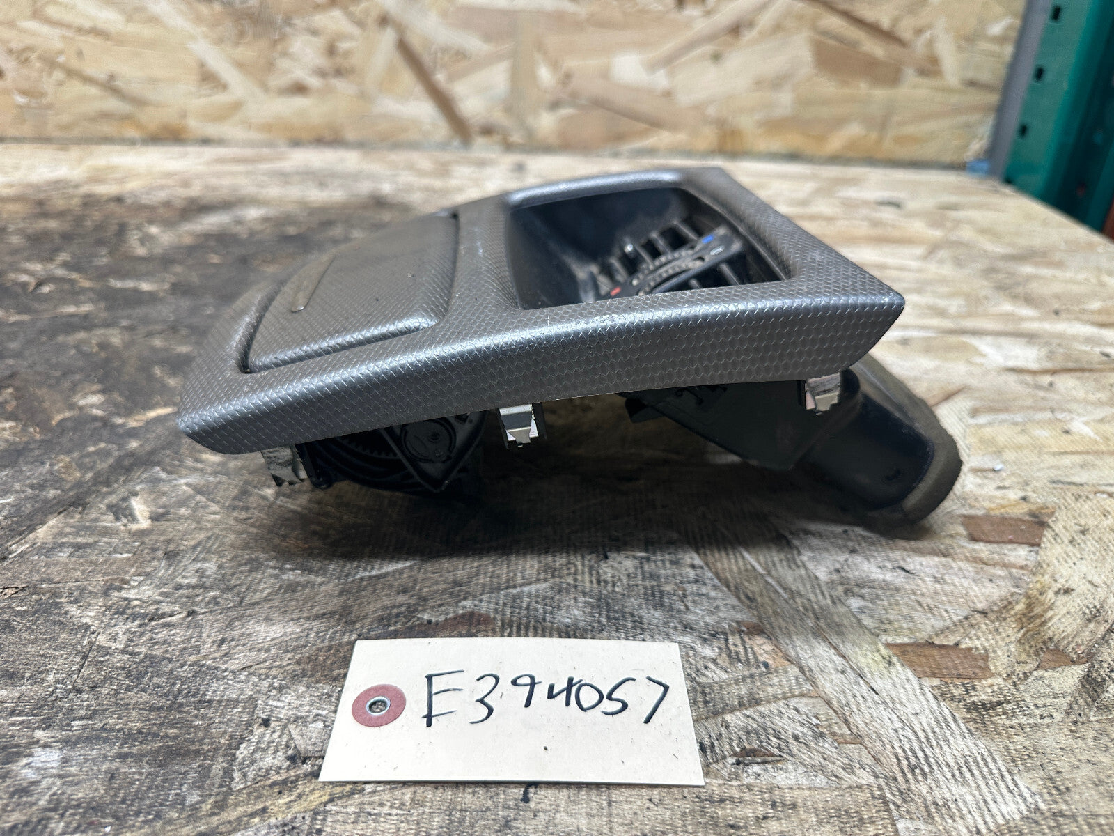 BMW 6-13 E92 E93 3 SERIES REAR PASSENGER AIR VENT+TRIM ALUMINUM HEXAGON 7129556