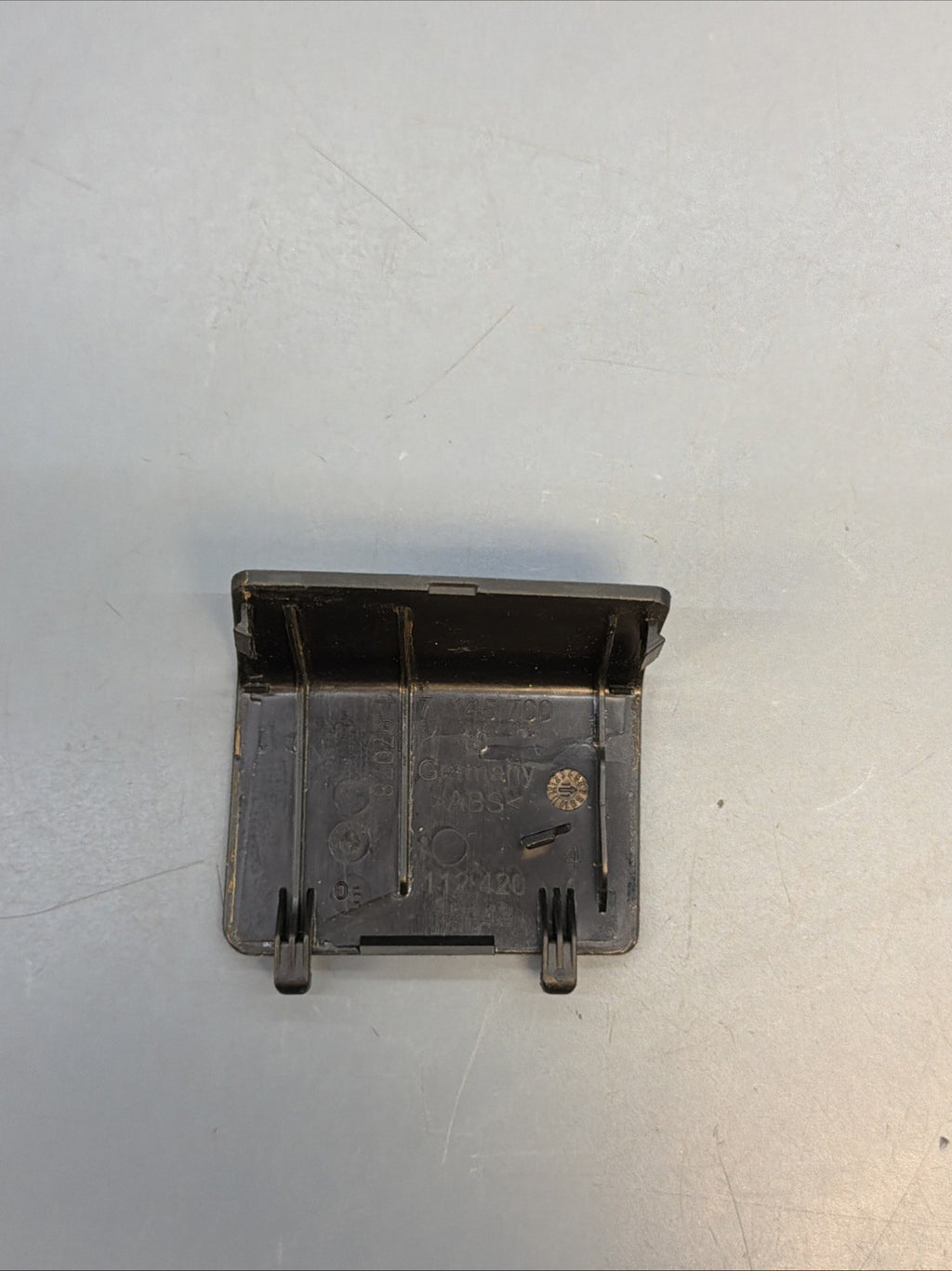 07-13 OEM BMW E90 E91 E92 E93 328 335 M3 OBD Connector Cover Cap 7145700 BLACK
