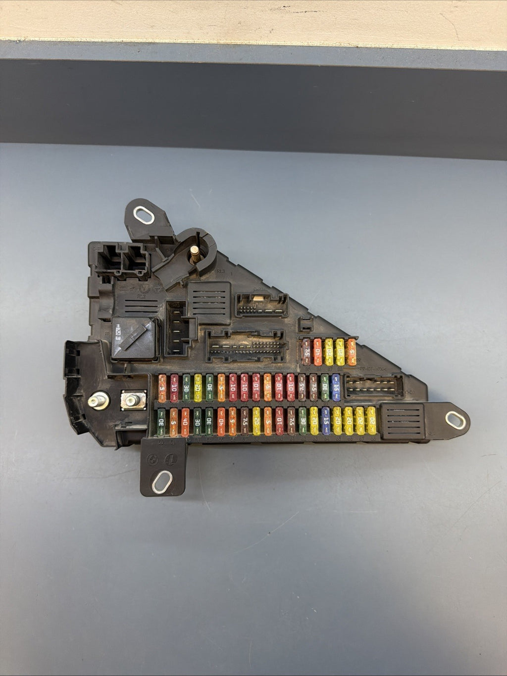 04-10 BMW E63 E64 650i POWER FUSE BOX FUSEBOX REAR OEM 6906618