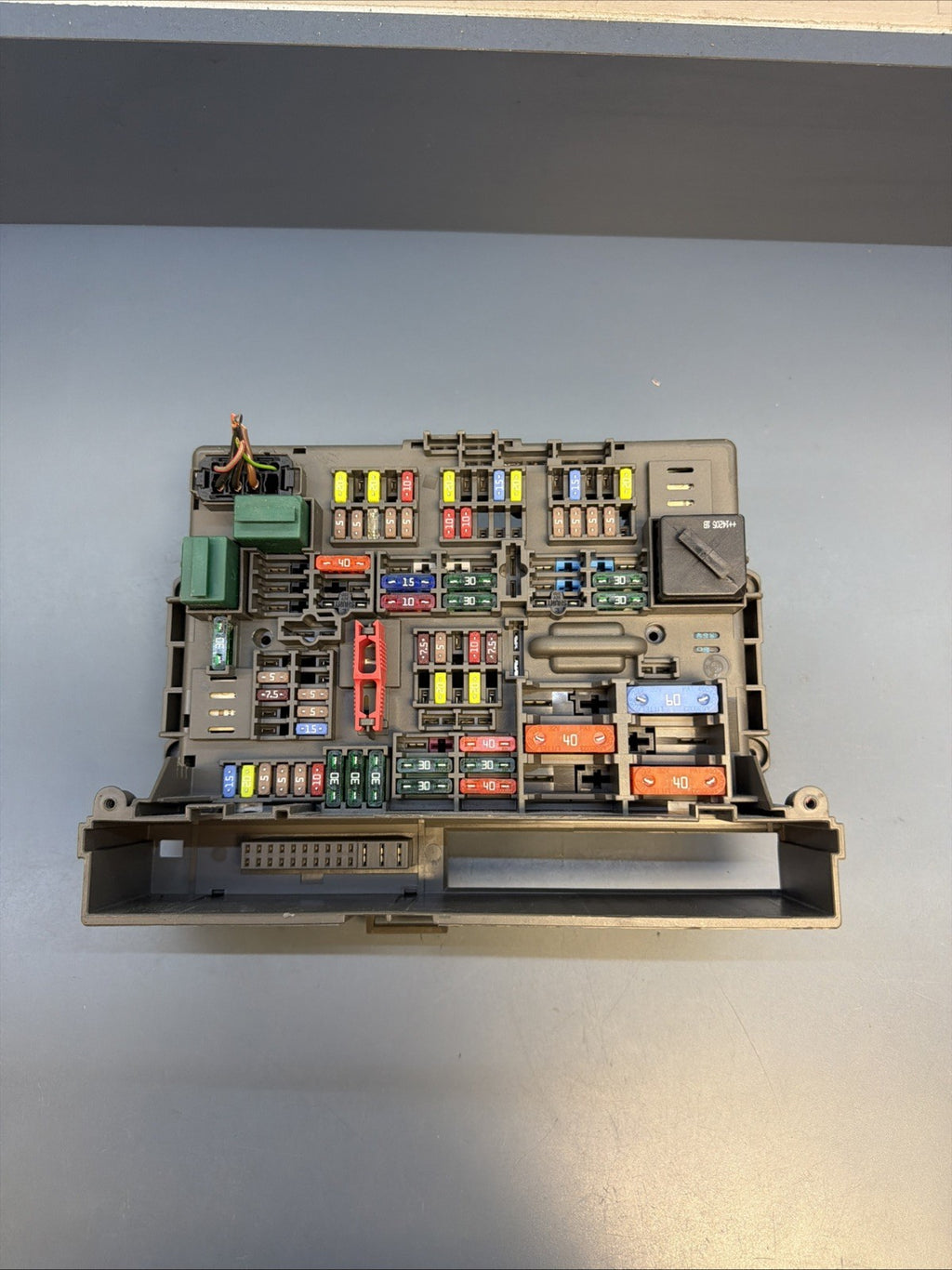 BMW 1 3 X1 Series E90 E91 E84 E87 Fuse Box Front Power Distribution 9119444