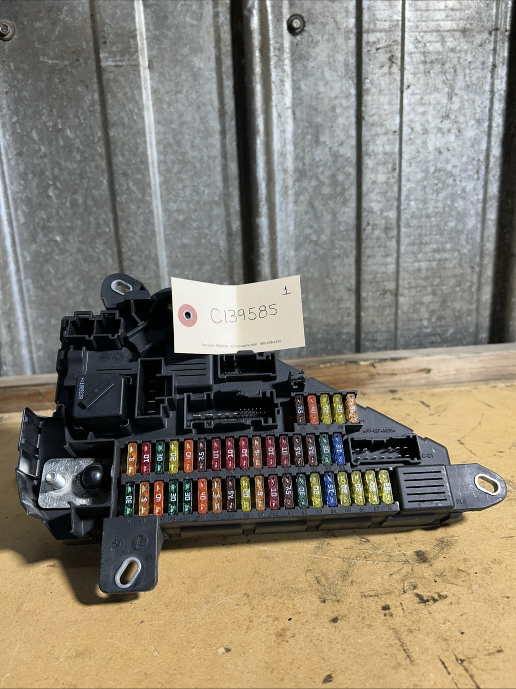 04-10 BMW E60 E63 E64 M5 M6 REAR POWER DISTRIBUTION RELAY FUSE BOX 6906619