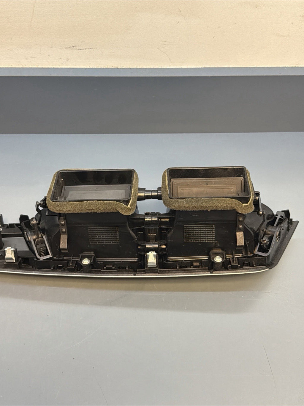 12-15 BMW X1 E84 DASHBOARD PANEL & AIR VENT GRILLE TRIM SILVER 9258354 8049413