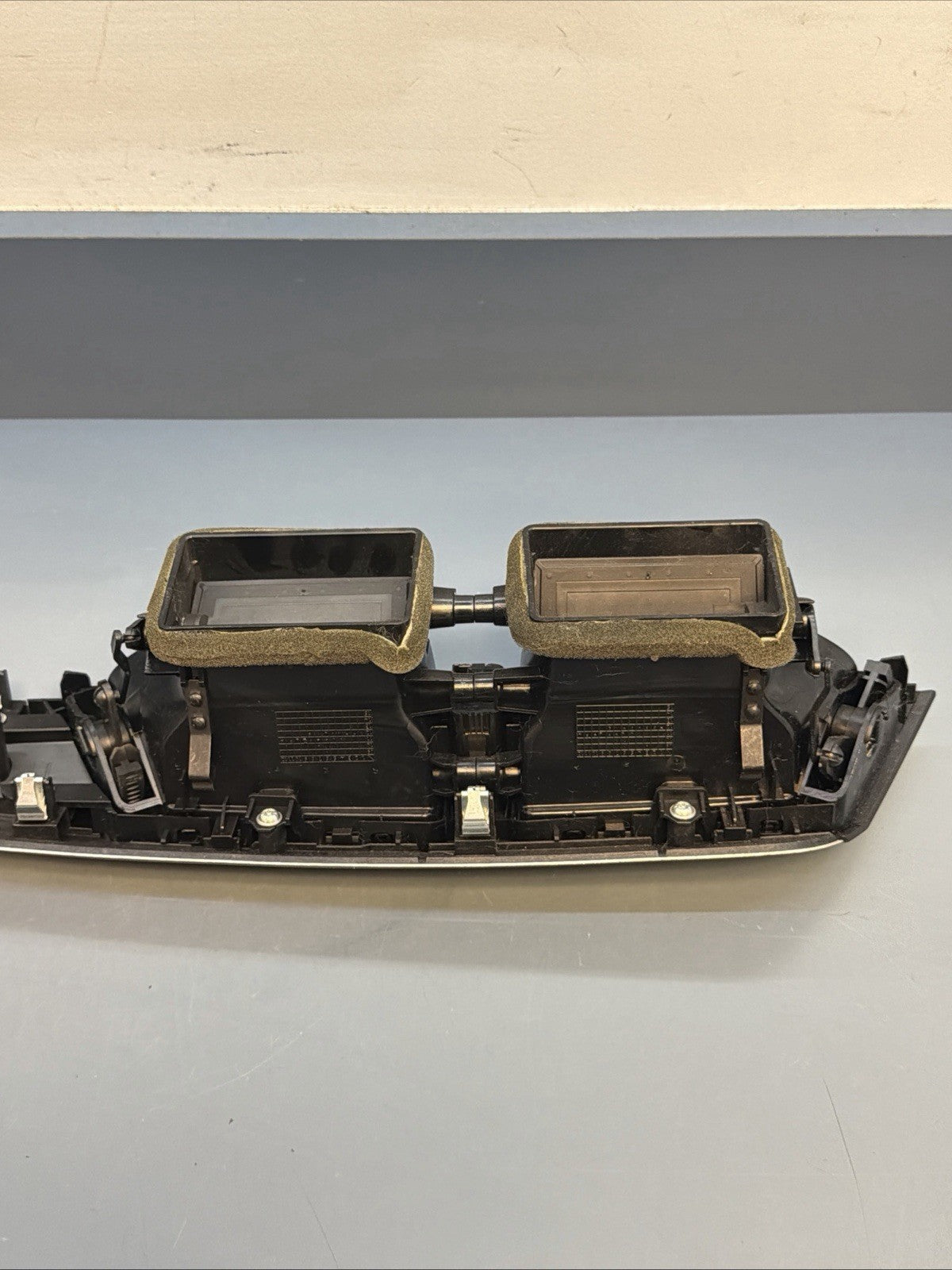 12-15 BMW X1 E84 DASHBOARD PANEL & AIR VENT GRILLE TRIM SILVER 9258354 8049413