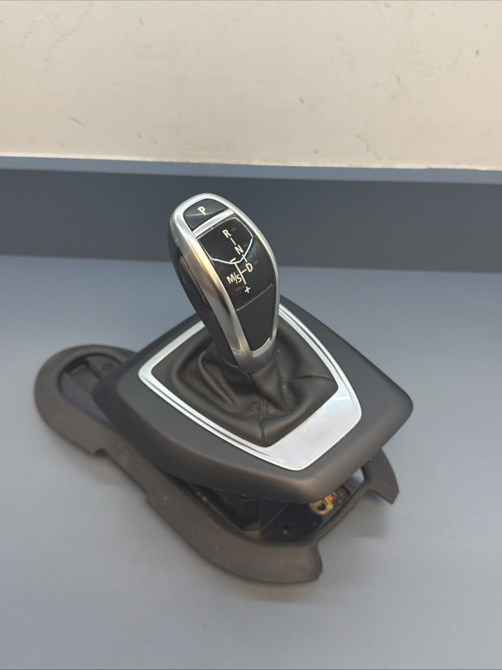 BMW 11-15 E84 X1 AUTOMATIC TRANSMISSION GEAR SHIFTER SELECTOR OEM 9260295