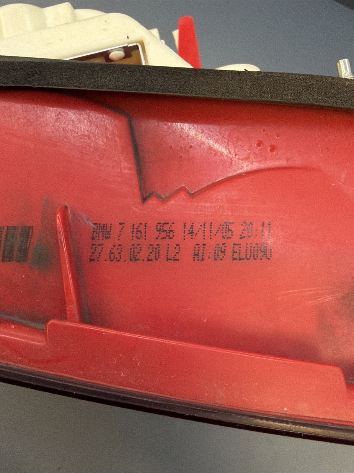 2006-2008 BMW E90 OUTTER PASSANGER PRE LCI TAIL LIGHT 7161956