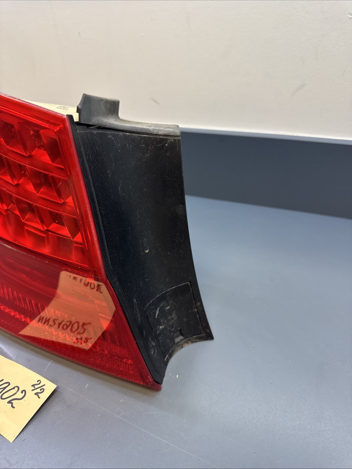 BMW 09-11 E90 LCI LEFT DRIVER SIDE REAR OUTER TAIL LIGHT OEM 7289429