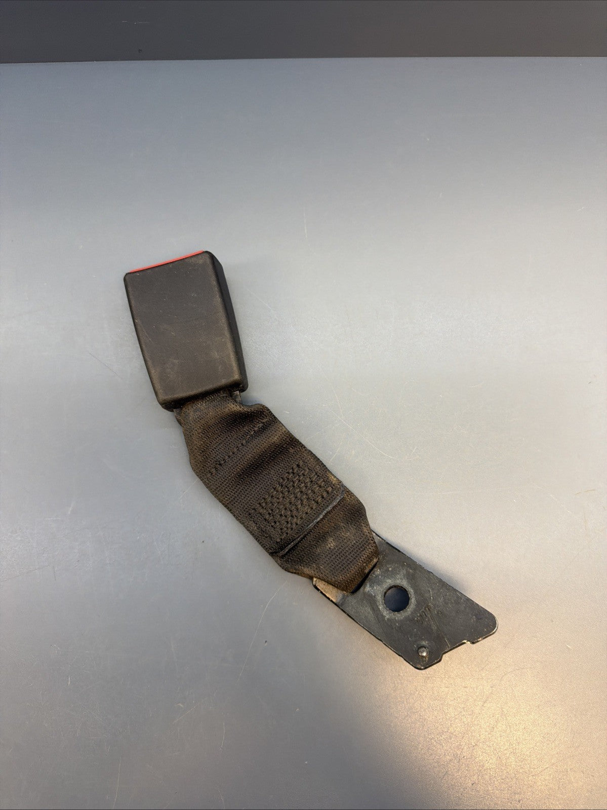 97-03 BMW E39 525i 530i 540i Rear Center Seat Belt Receptacle 8209836
