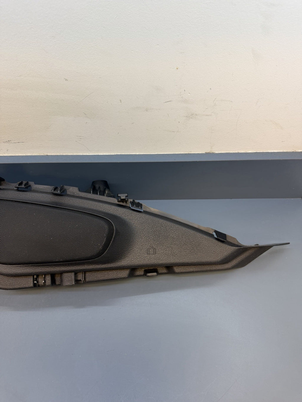 2013-2015 BMW X1 REAR RIGHT SIDE WINDOW SHELF SUPPORT W/ SPEAKER OEM 51462991854